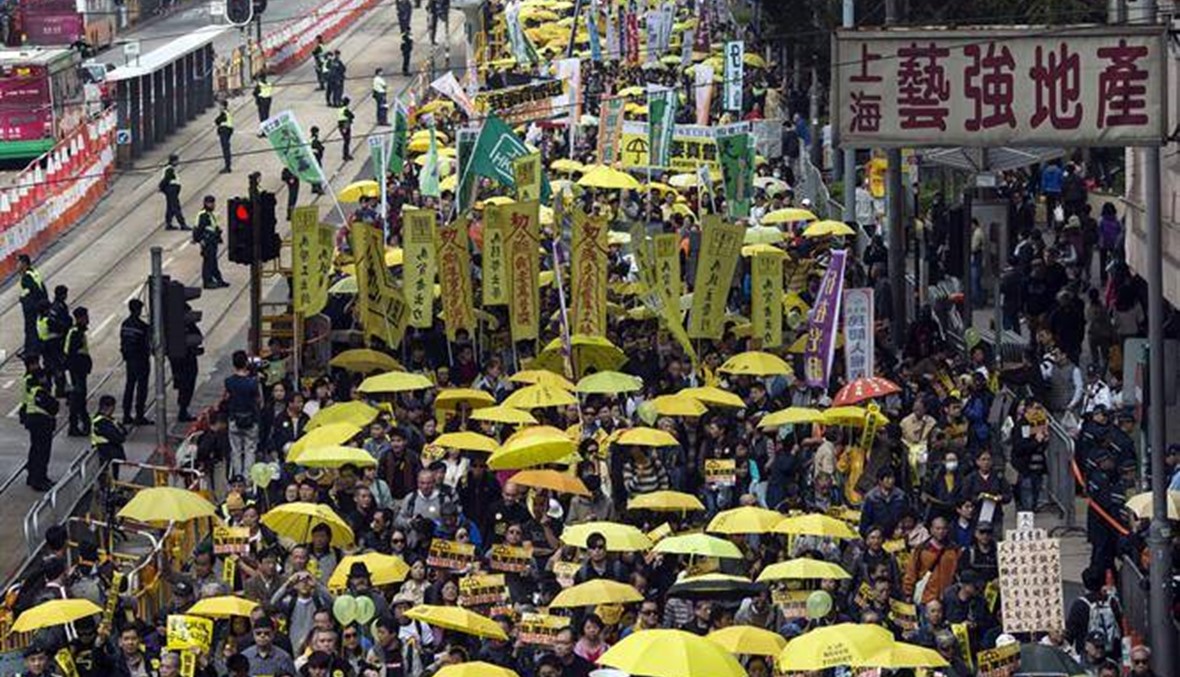 مظلات صفراء إلى شوارع هونغ كونغ لإسقاط الحكومة