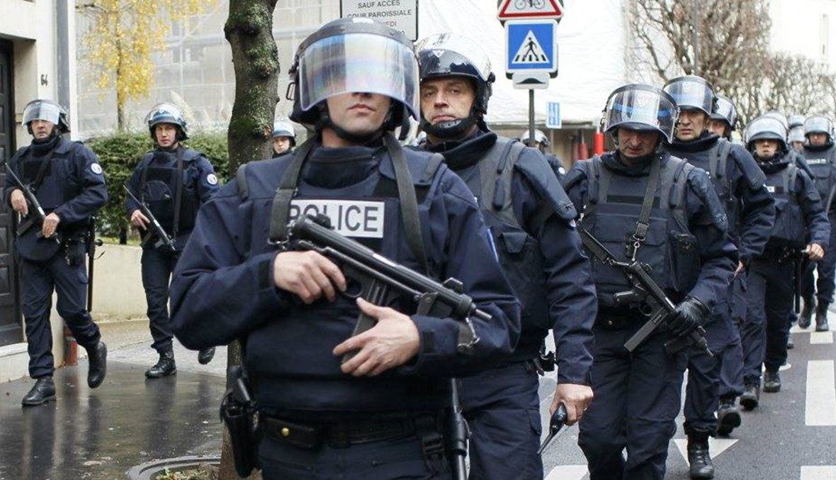 شرطة باريس تقتل بالرصاص رجلاً يحمل سكيناً