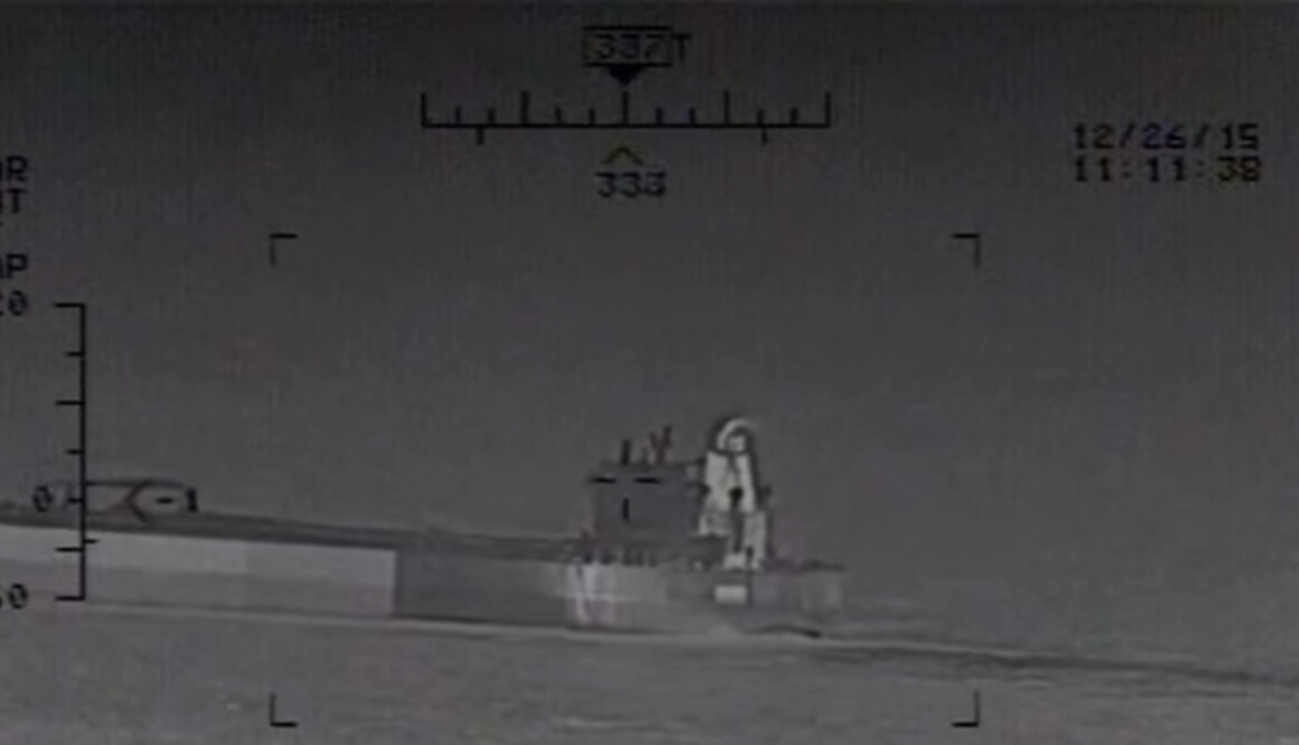 بالفيديو- الحرس الثوري الإيراني يطلق صواريخ قرب سفن حربية أميركية