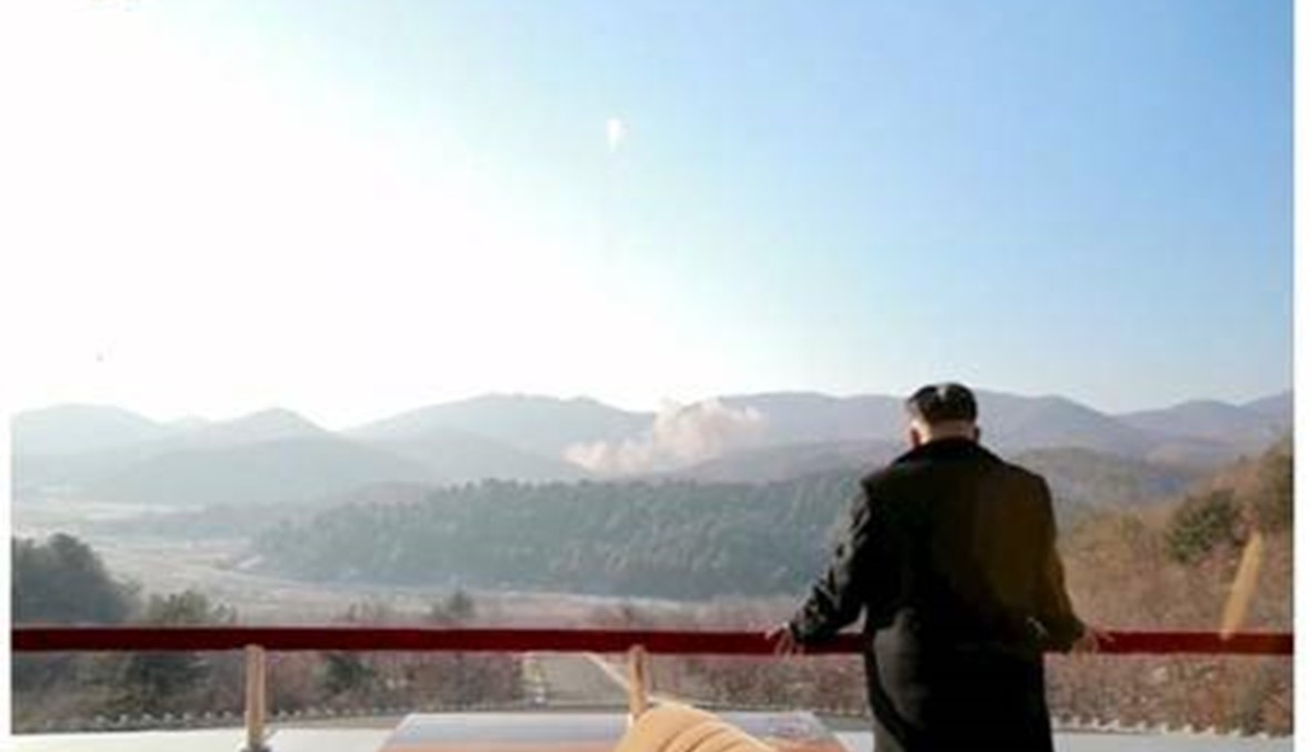 كوريا الشمالية تثير مجددا غضب الاسرة الدولية باطلاقها صاروخا