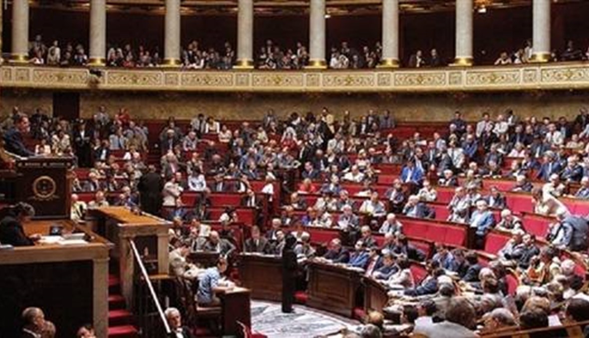 النواب الفرنسيون يقرون إدراج حالة الطوارئ في الدستور