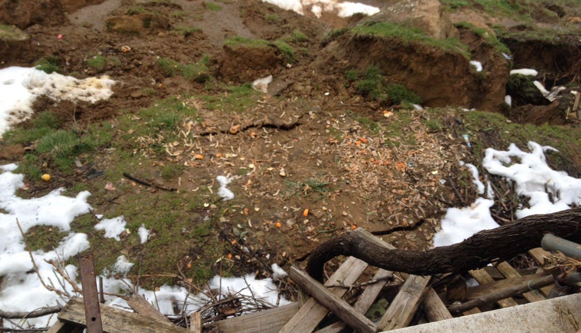 بالصور: زحل التربة يهدّد منازل في مشمش- عكار