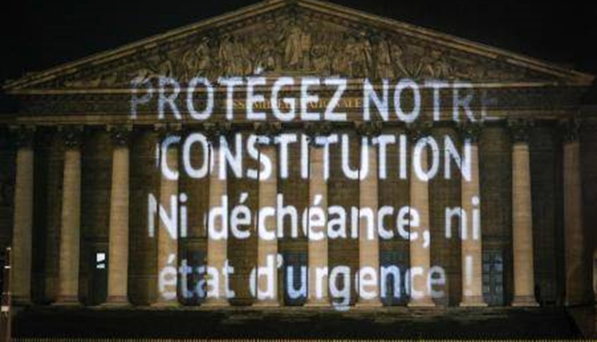 النواب الفرنسيون يصوتون على ادراج اسقاط الجنسية في الدستور