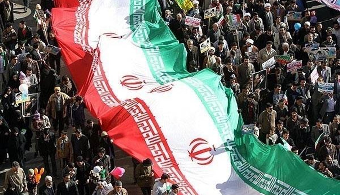وسط لافتات "الموت لأميركا وإسرائيل"... الإيرانيون يحييون الذكرى الـ37 لـ"انتصار الثورة"