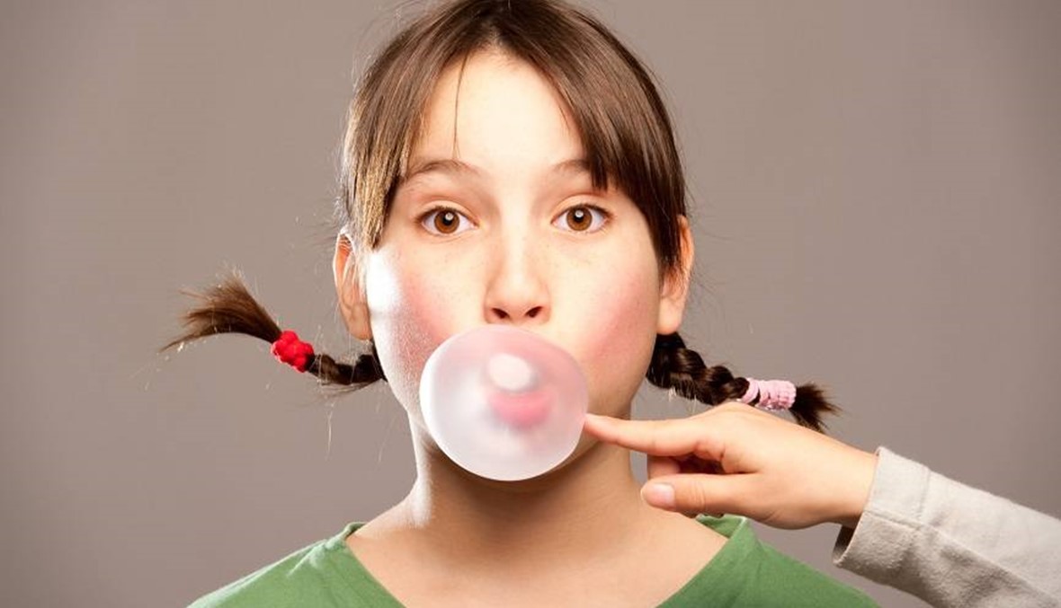 "العلكة" مفيدة لأسنان الأطفال؟