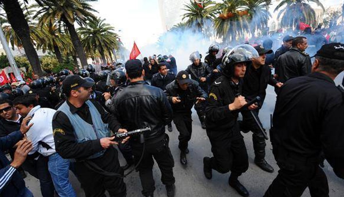 تونس تمدّد العمل بحال الطوارئ