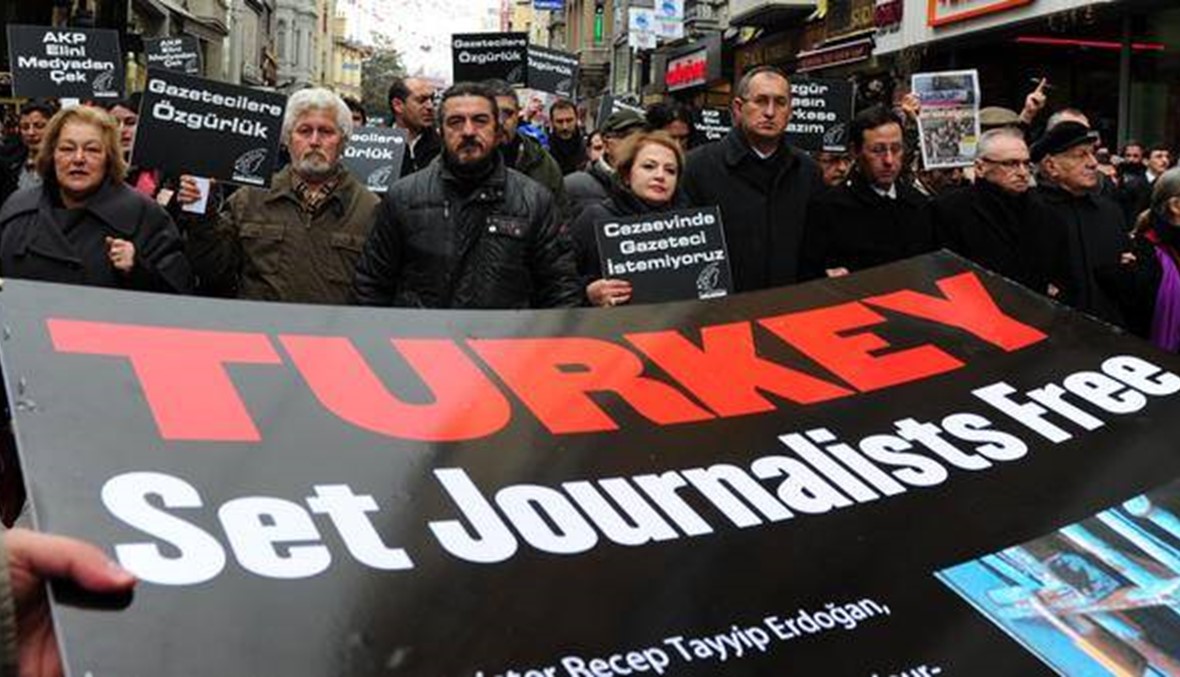 هولاند: على الاتحاد الأوروبي أن ينتبه لحرية الصحافة في تركيا