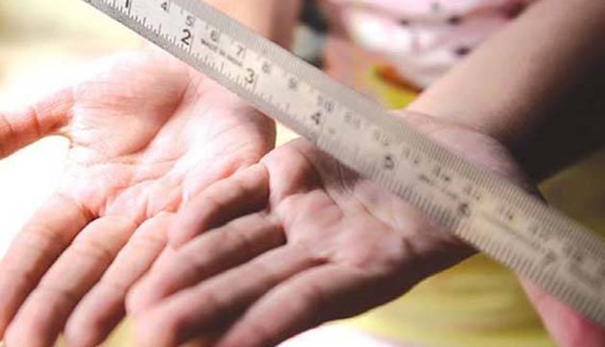 إشكال بين التلميذ والمعلمة وزوجها... ضرب وتدافع ومستشفى!