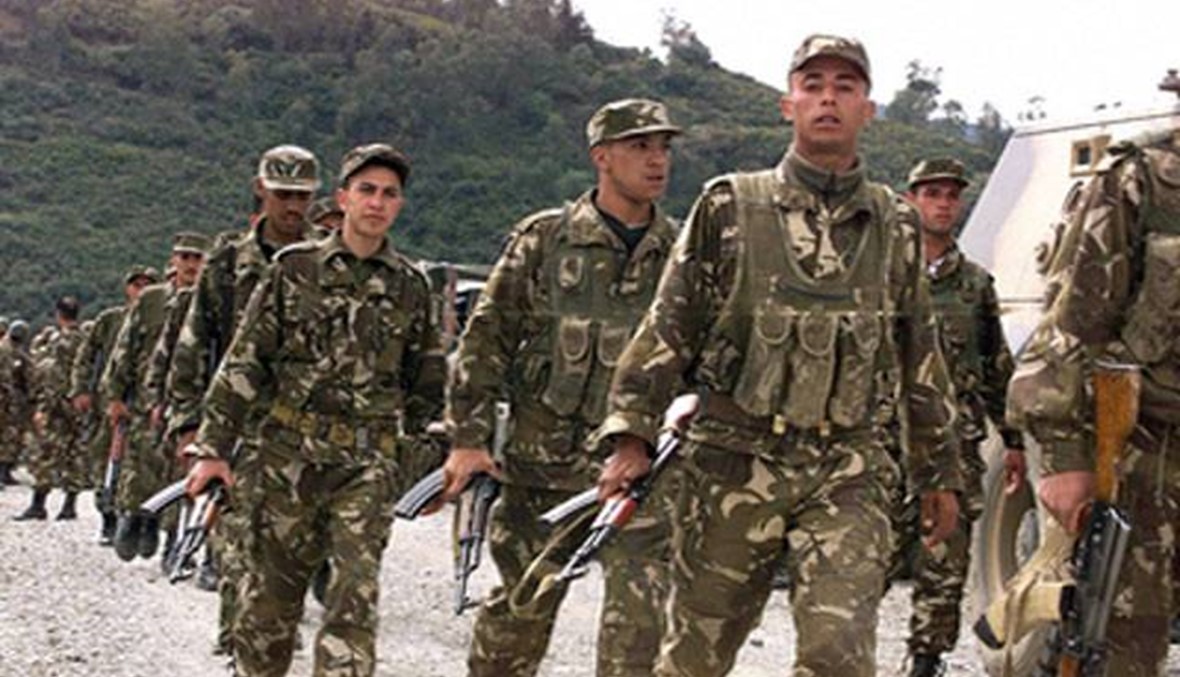 مقتل 12 عسكريا بتحطم مروحية للجيش في جنوب الجزائر