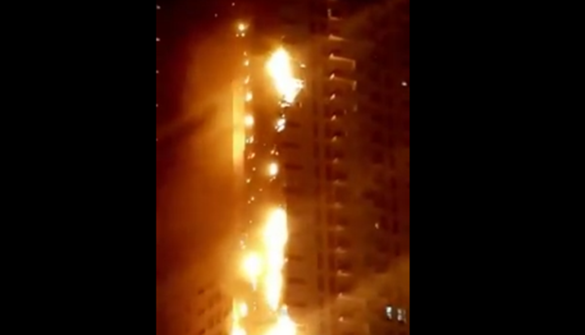 بالفيديو والصور: حريق هائل في برجين سكنيين في الإمارات
