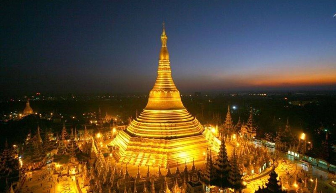ترميم القبب الذهبية للمعابد البوذية في بورما بتبرع من رهبان بوذيين