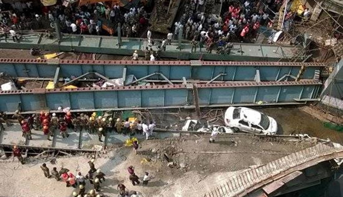 انهيار جسر في الهند... "كل شيء دفن"