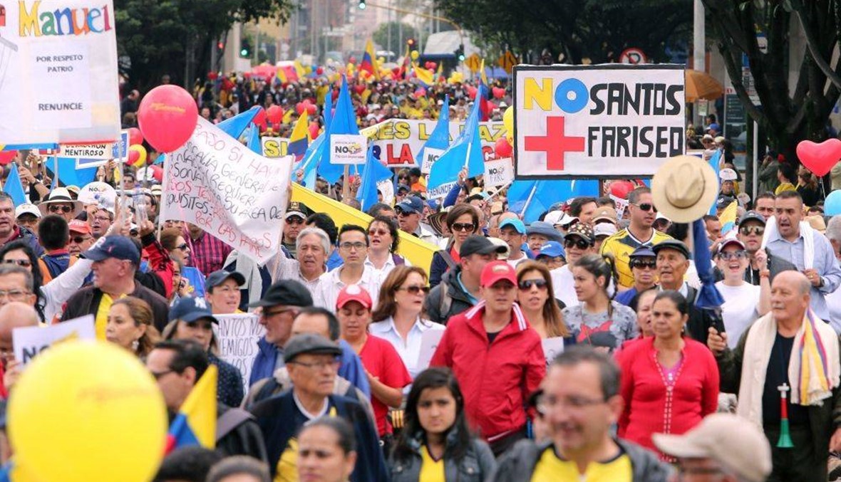 عشرات الآلاف يتظاهرون في كولومبيا... ويهتفون: "سانتوس خائن، استقل"