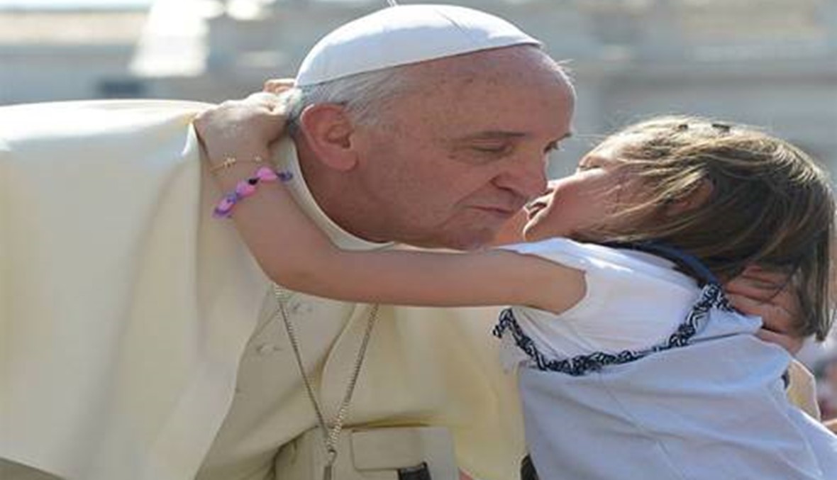 البابا فرنسيس يحقق أمنية ليزي ابنة الست سنوات... فماذا قدّم لها؟