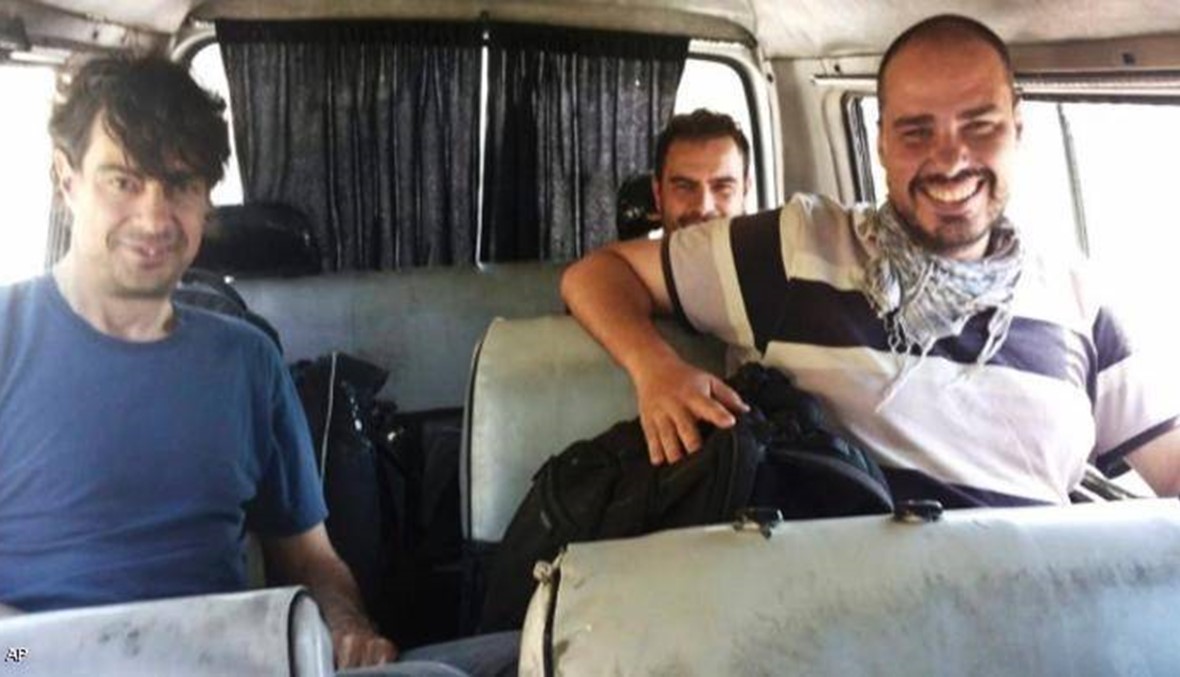 الصحافيون الثلاثة المحتجزون في سوريا منذ 10 أشهر يعودون إلى اسبانيا