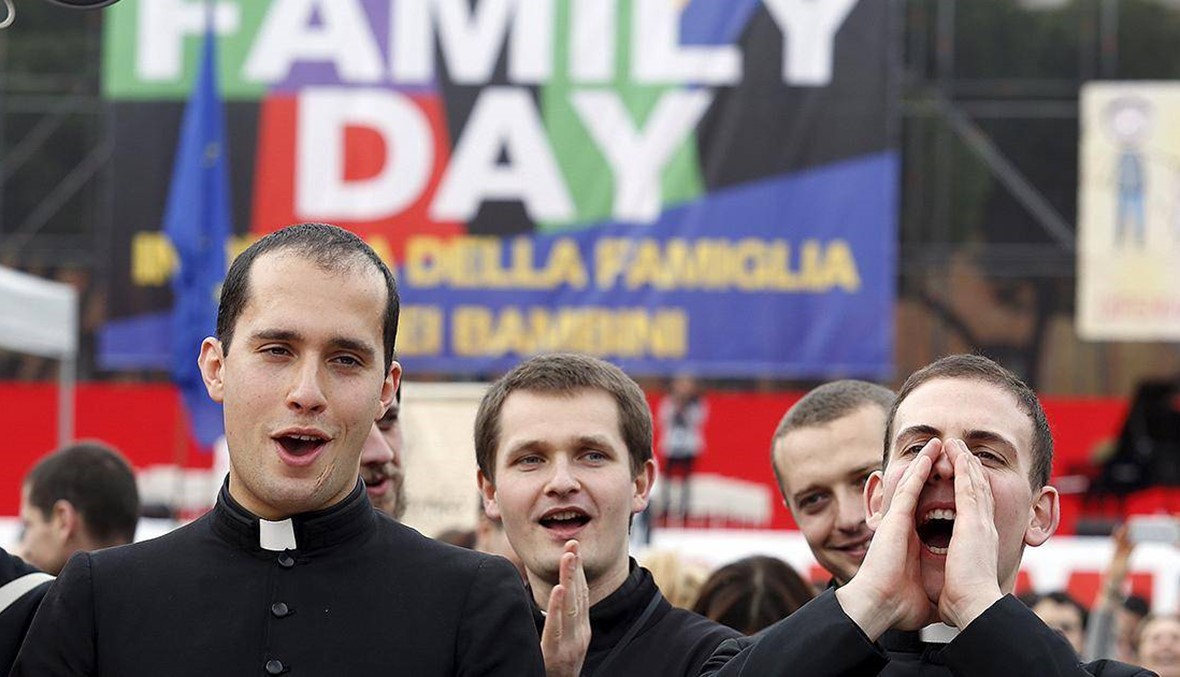 بعد معركة برلمانية طويلة... إيطاليا توافق على زواج المثليين مدنياً
