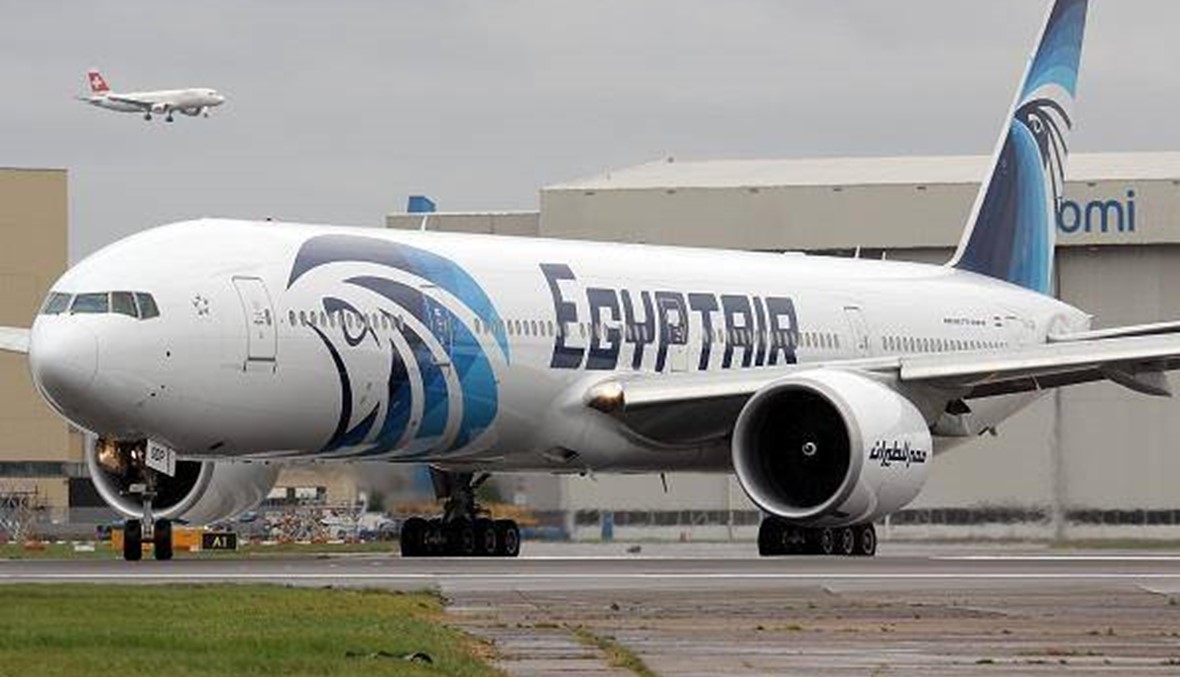 العثور على حطام الطائرة المصرية... ورصد ما يبدو أنّه بقعة نفط قرب مكان تحطمها