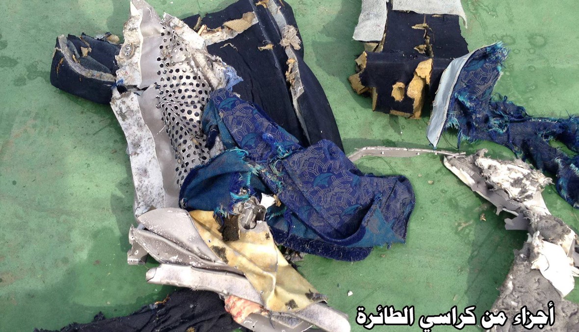 وجود دخان في مقدم الطائرة المصرية\r\nيعيد الجدل في ملابسات حادث سقوطها