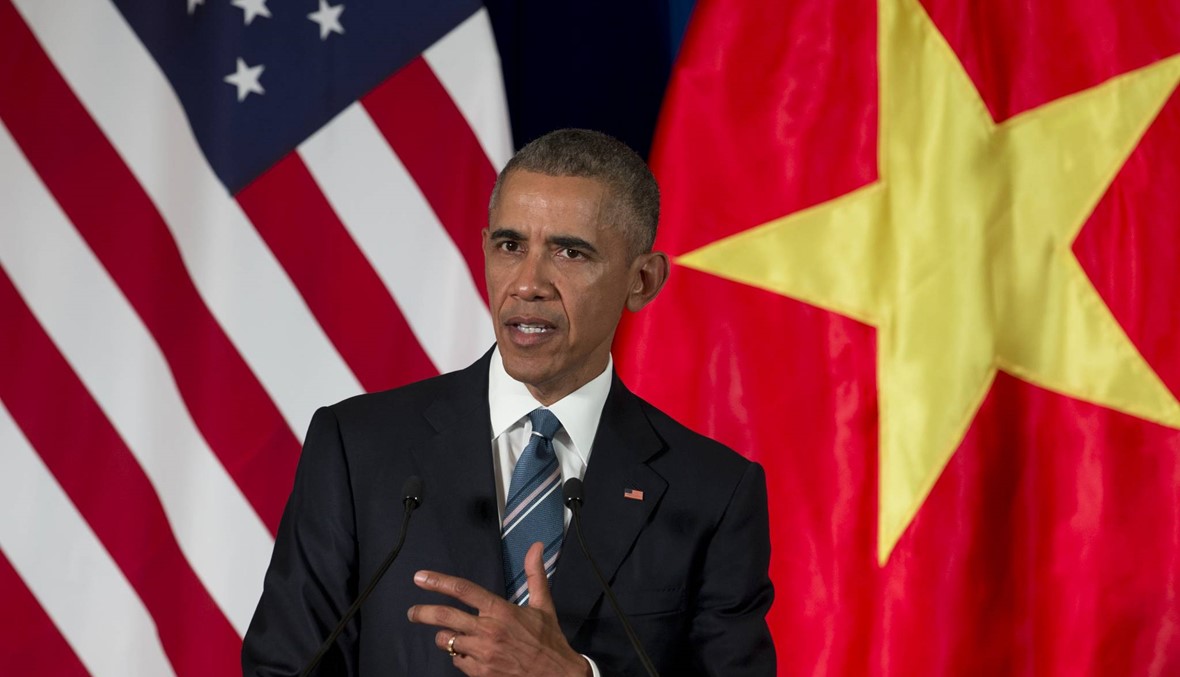 أوباما في فيتنام... ويرفع الحظر عن بيعها أسلحة أميركية