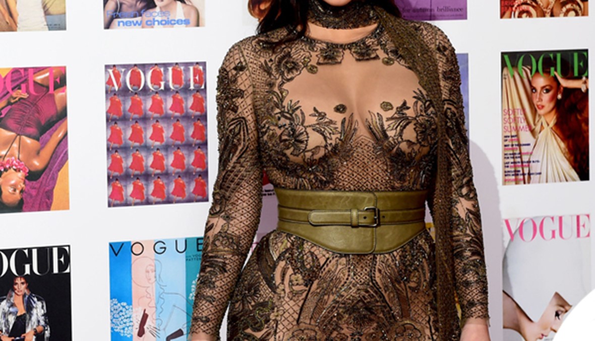 كيم كارداشيان "شبه عارية" في حفل Vogue