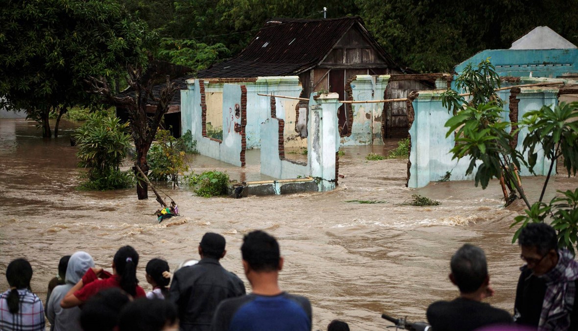 السيول تقتل أكثر من 30 شخصاً في إندونيسيا