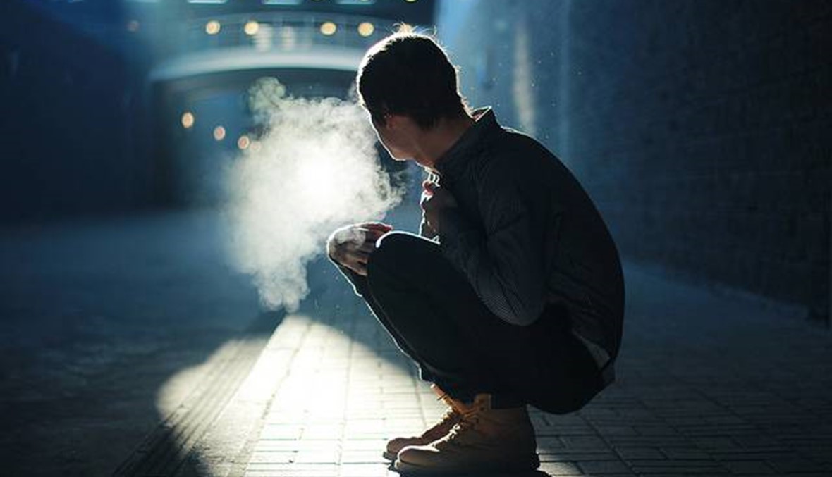 كيف تتصرّف حين تكتشف أن ابنك مدمن على التدخين؟