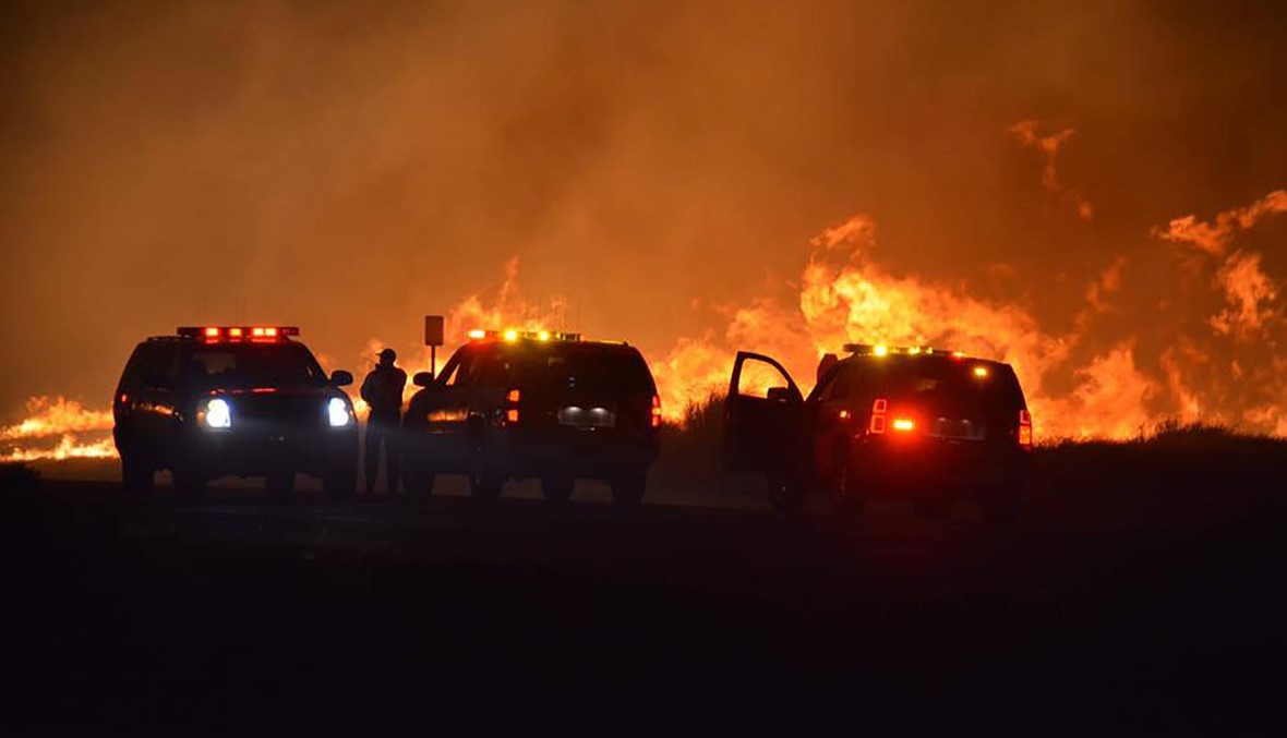 حريق غابات هائل دمّر عشرات المنازل في كاليفورنيا