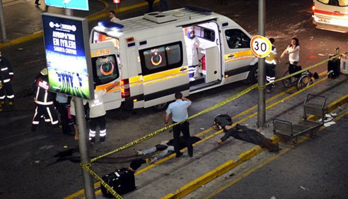 28 قتيلاً بتفجير مطار اسطنبول بوتين يتصل بأردوغان اليوم