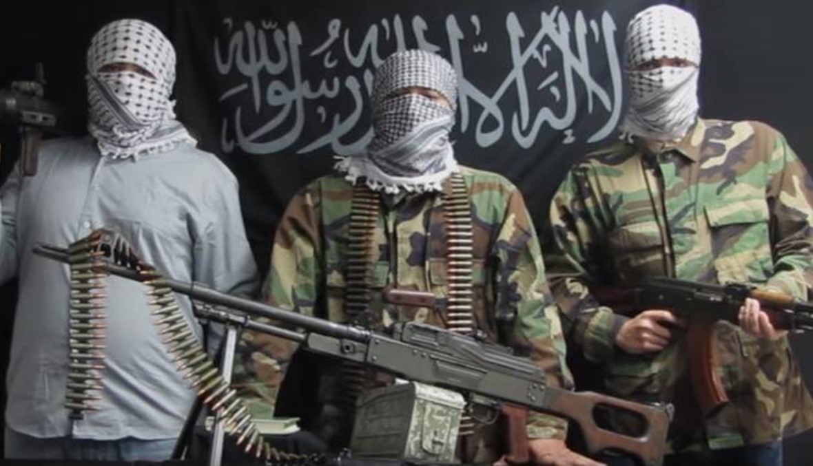 بالفيديو - "سرايا الشيخ أحمد الأسير" تهدد "حزب الله"؟!