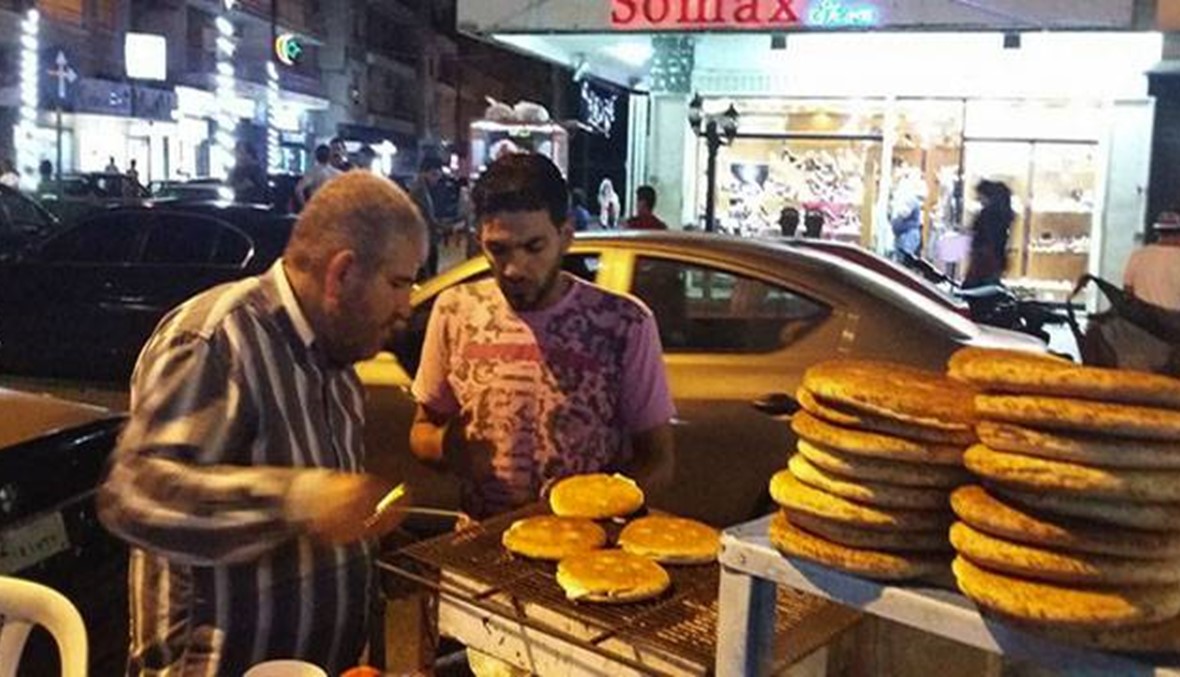 في طرابلس: فقير يطعم فقيراً