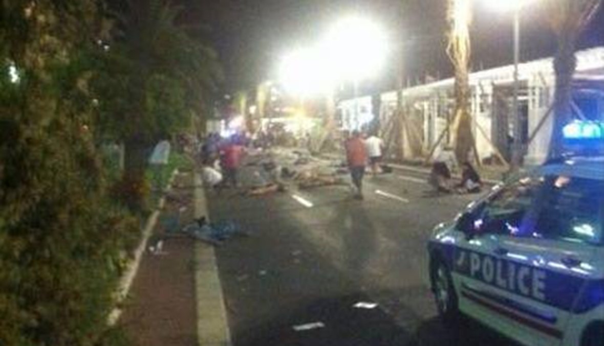 بالصور- مجزرة في نيس: 84 ضحية بدهس شاحنة... استنفار وحال طوارئ وحداد