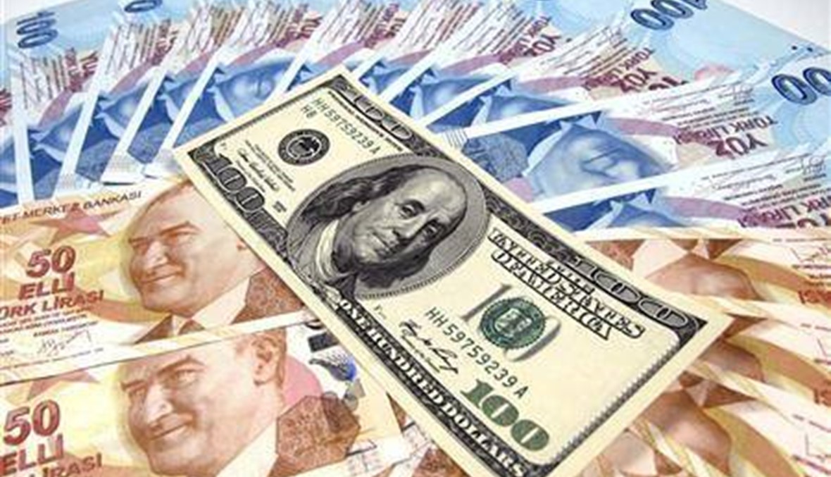 الليرة التركية تهبط أكثر من 5% أمام الدولار بعد أنباء عن محاولة انقلاب