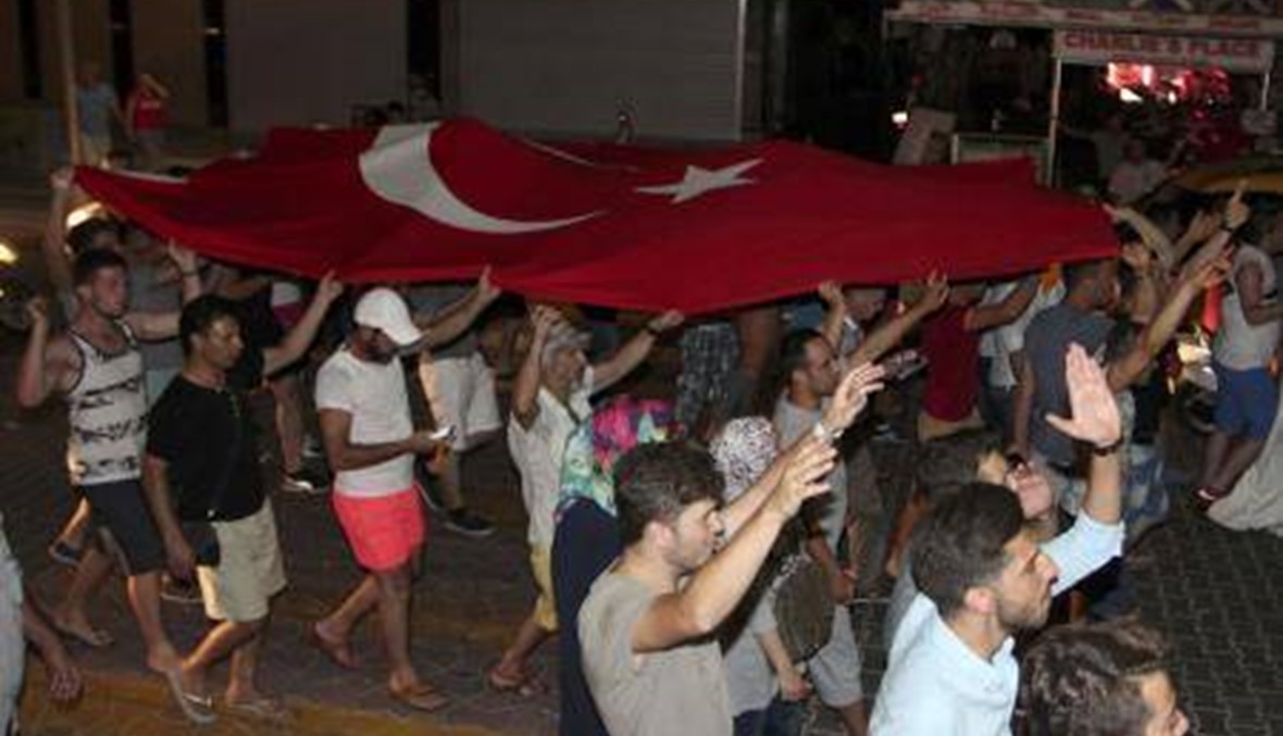 بالصور والفيديو: آخر مستجدات محاولة الانقلاب الفاشلة في تركيا