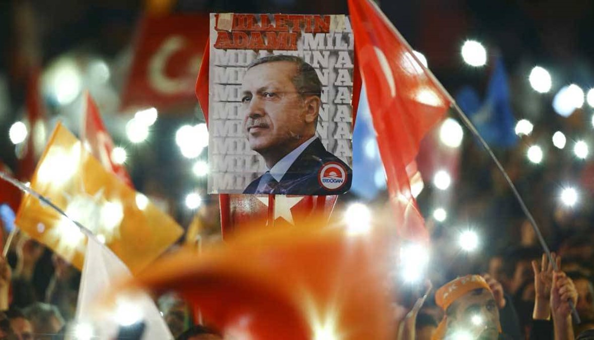 أردوغان يوقّع أول مرسوم منذ إعلان حال الطوارئ... ويهاجم الاتحاد الأوروبي