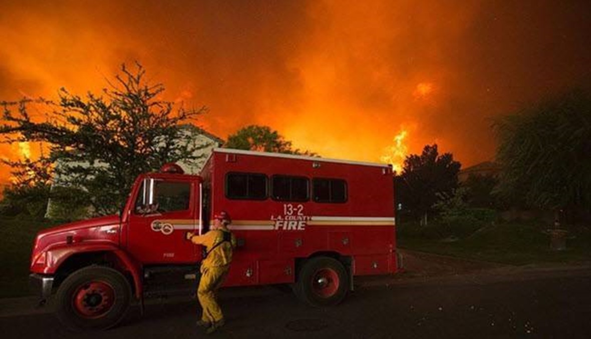 أكثر من 1600 رجل إطفاء يسيطرون على حريق قرب لوس أنجليس