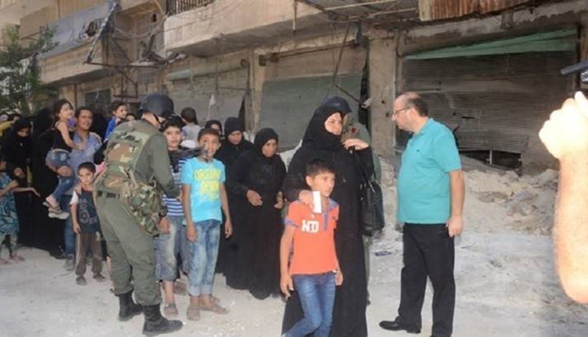 "عشرات العائلات" تخرج من احياء حلب الشرقية المحاصرة