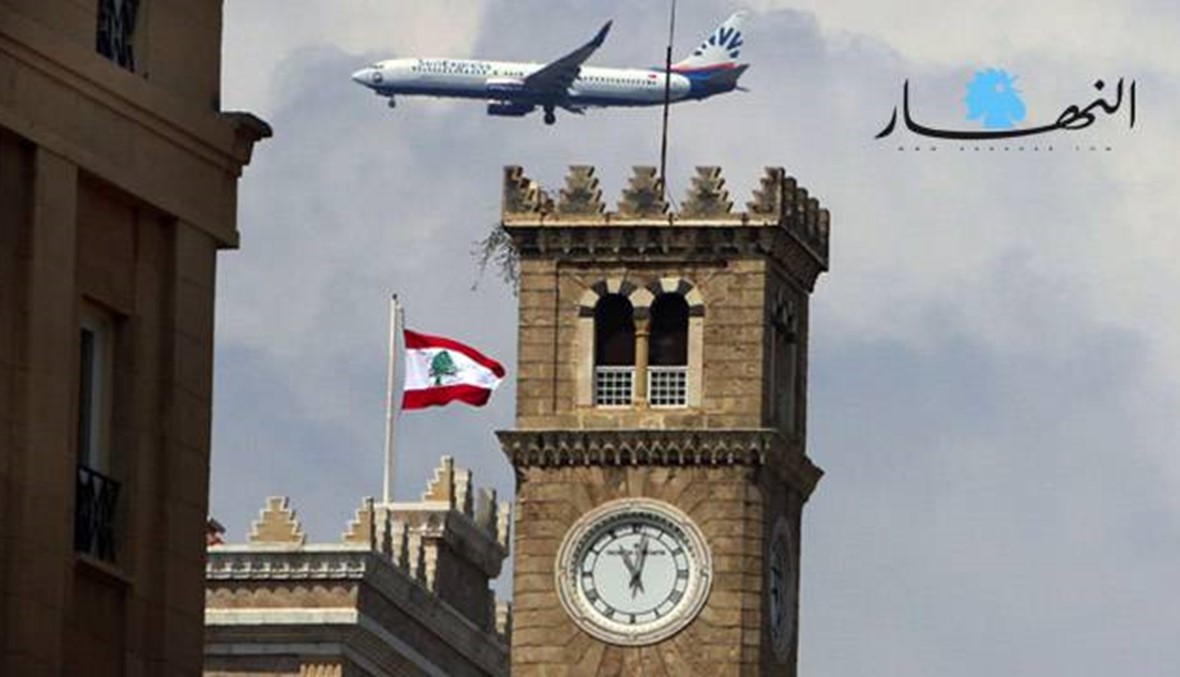 صورة اليوم...طيارة تطلب العلم فوق الجامعة الاميركية في بيروت