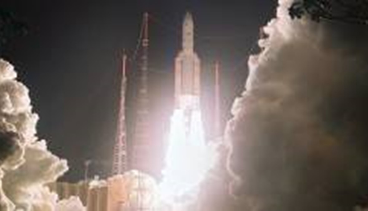 صاروخ "اريان 5" يضع قمرين للاتصالات في مدار الارض