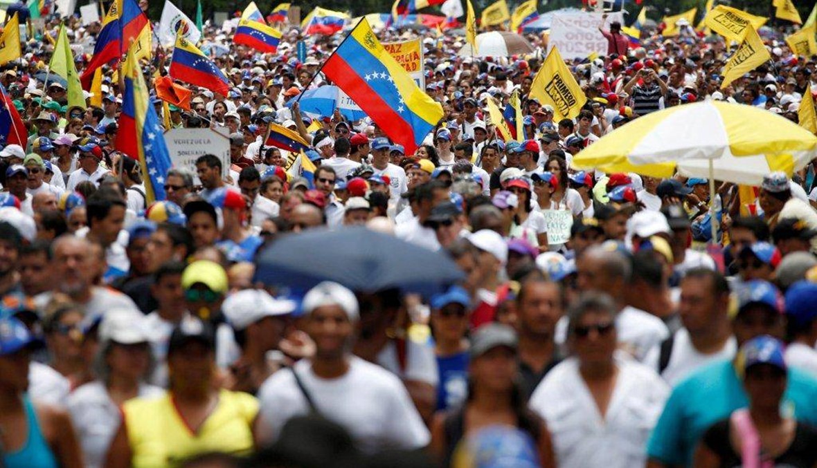 يوم متوتر جدا في فنزويلا: اختبار قوة في الشارع بين المعارضة وانصار الحكومة