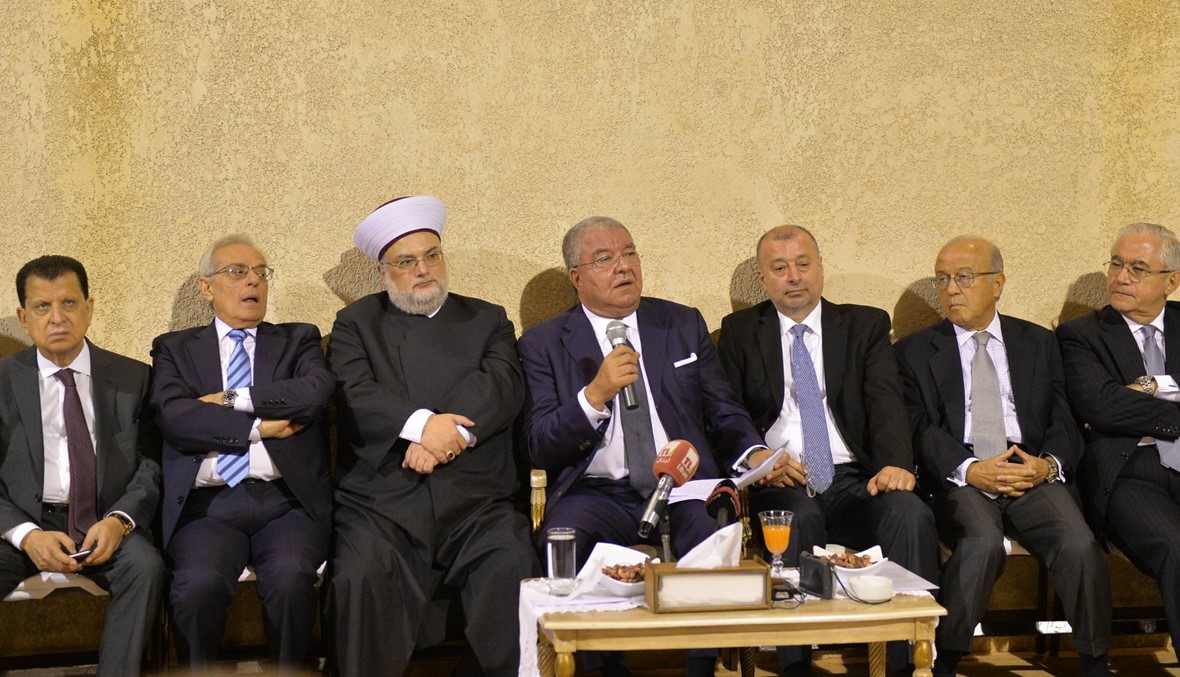 المشنوق وقَع على حلّ "العربي الديموقراطي" و"التوحيد- فرع منقارة"