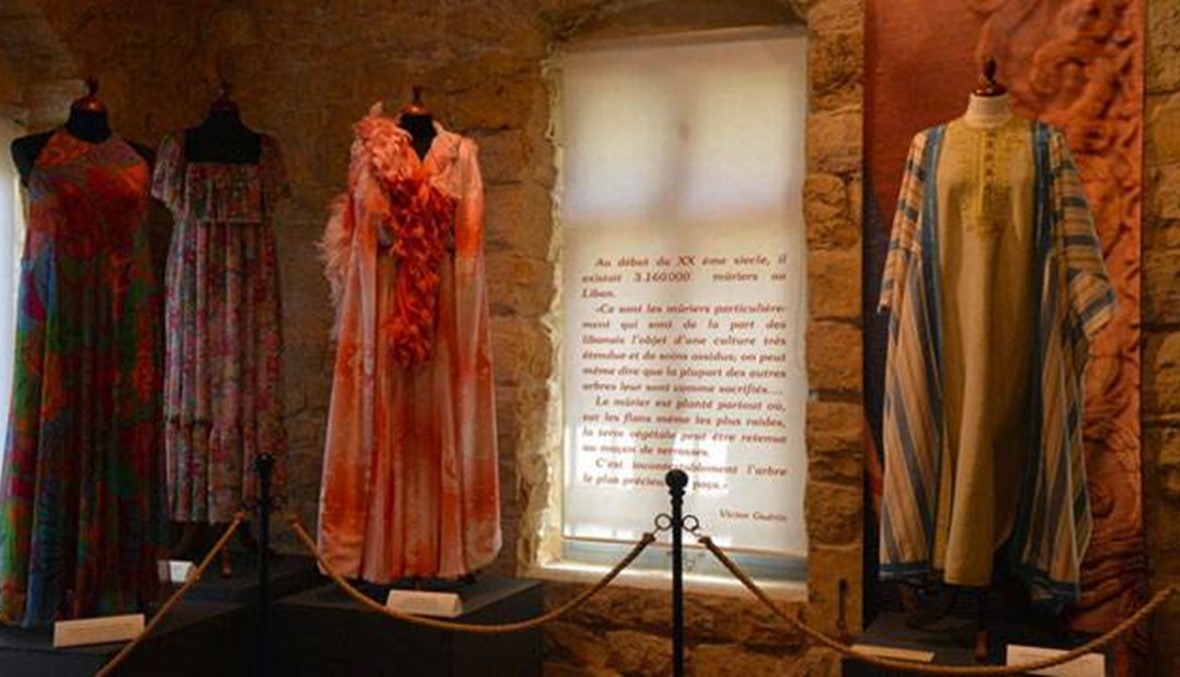"ذكريات على طريق الحرير" في متحف بسوس فساتين وحرائر من الزمن الجميل تحكي شغف الأصالة