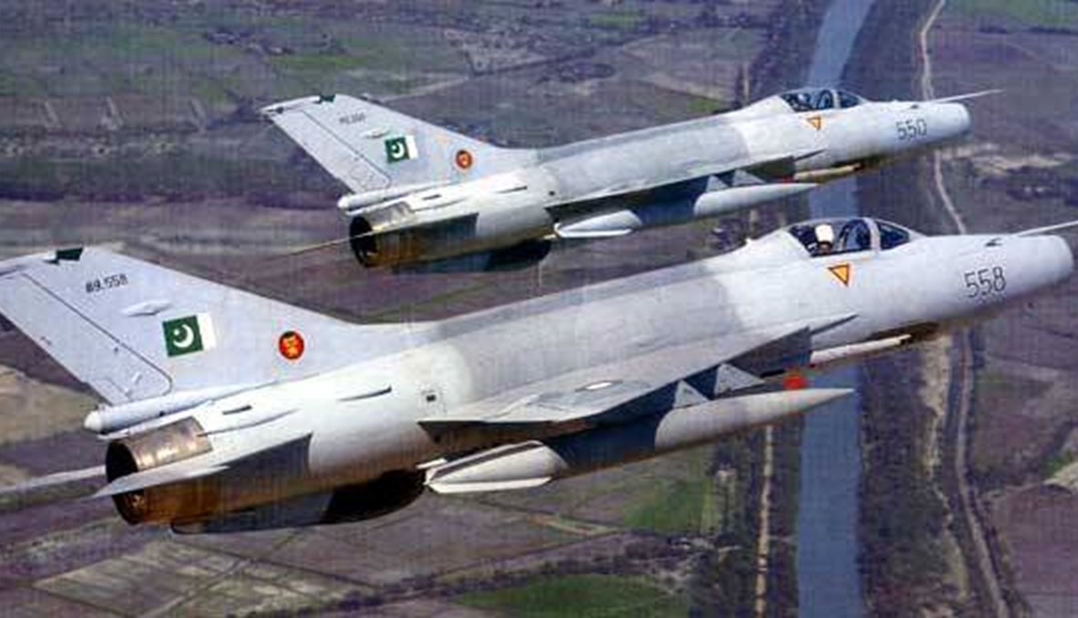 تحطم طائرة تابعة للسلاح الجوي الباكستاني ومقتل الطيار
