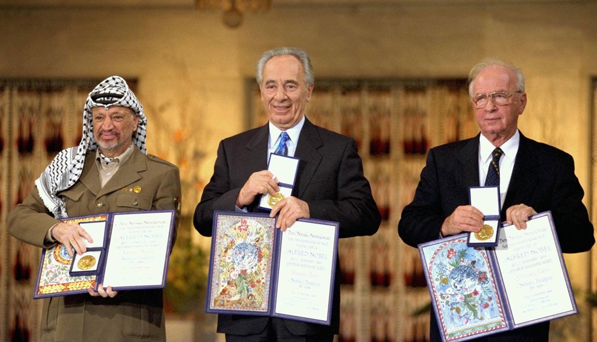 حين مُنح بيريز "نوبل السلام" لـ"هندسته" اتفاقات أوسلو