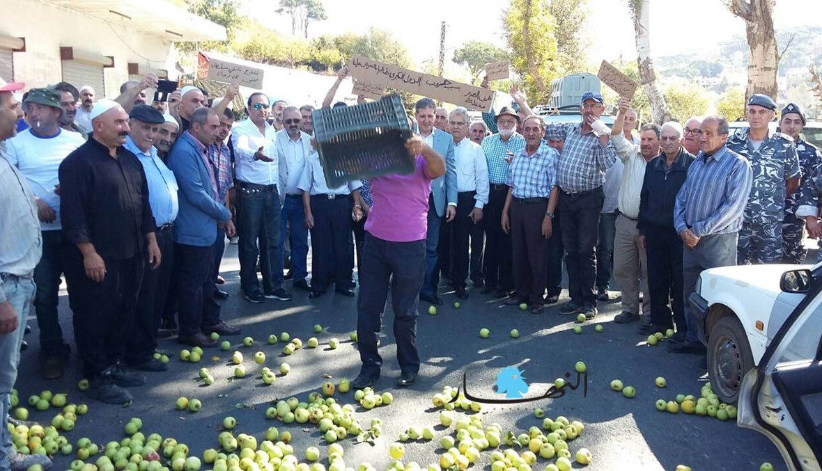 مزارعي التفاح في الشوف اعتصموا امام التعاونية الزراعية على طريق عام الباروك