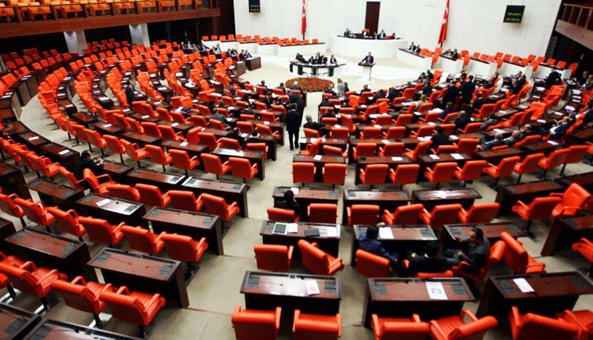 البرلمان التركي يمدد لعام تفويض الجيش التدخل في العراق وسوريا