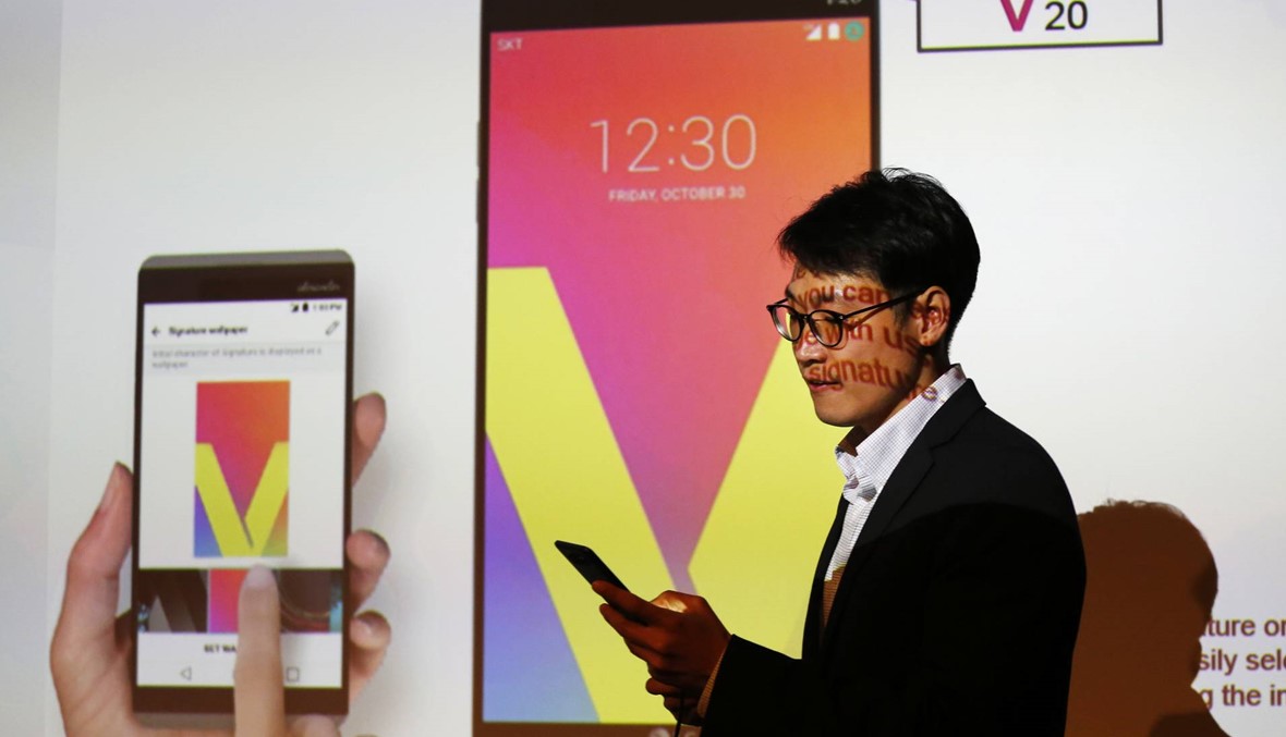 Google readies new phones, gadgets featuring its software