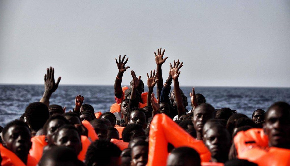 مهاجرون يقفزون في البحر... مأساة مئات يواجهون خطر الغرق قبالة سواحل ليبيا