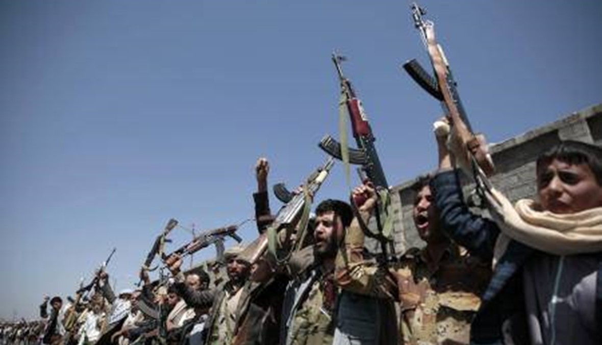 ضباط يمنيون كبار موالون للمتمردين قتلوا في قصف قاعة صنعاء