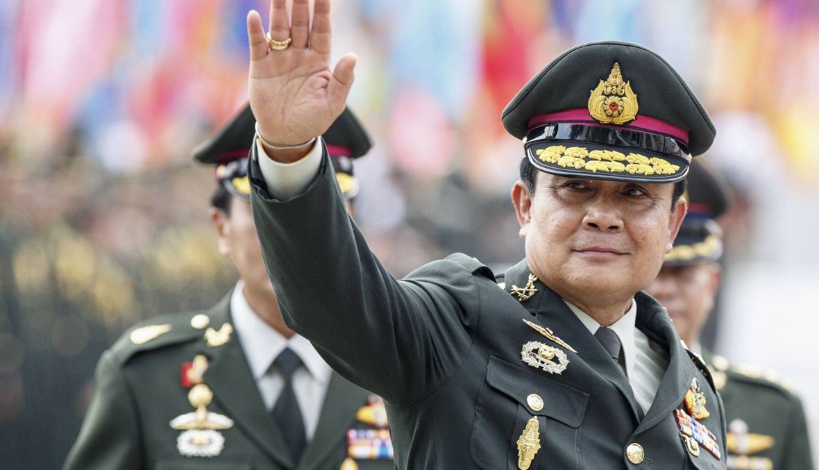 رئيس وزراء تايلاند يطمئن الشعب على الخلافة بعد وفاة الملك