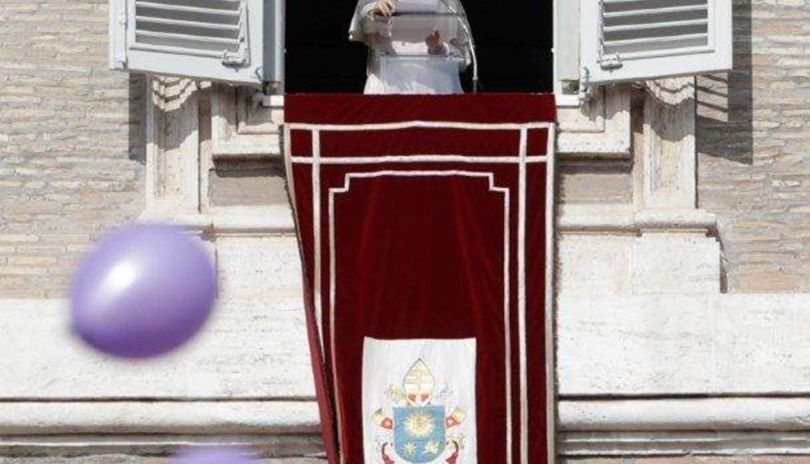 البابا فرنسيس "يبكي" ضحايا "القتل بدم بارد" في العراق